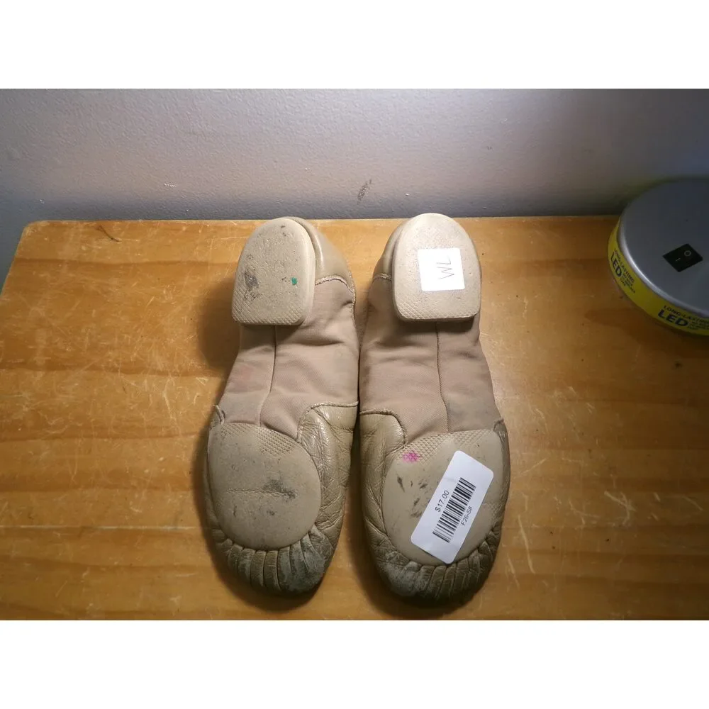 Pre-Owned Dance Jazz Shoes DanzNMotion Adult 7M Tan Slip On Leather Split Sole